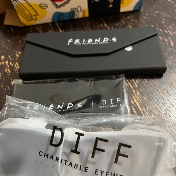 Diff eyewear X Friends Ross glasses - Picture 5 of 8